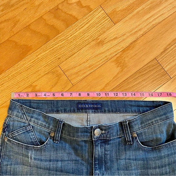 Rock & Republic Cropped Distressed Jeans - Picture 2 of 10